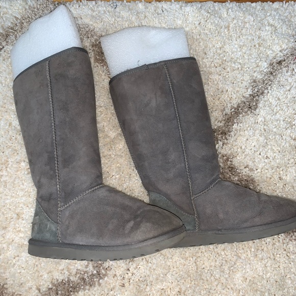 Ugg Boots - Picture 2 of 5